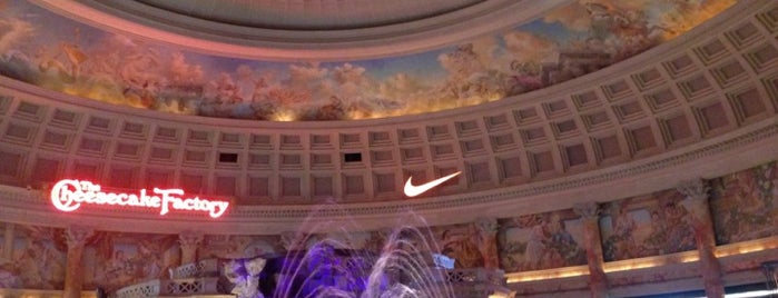 The 15 Best American Restaurants In Las Vegas The Cheesecake Factory Is One Of 15 Best American Restaurants In Las Vegas