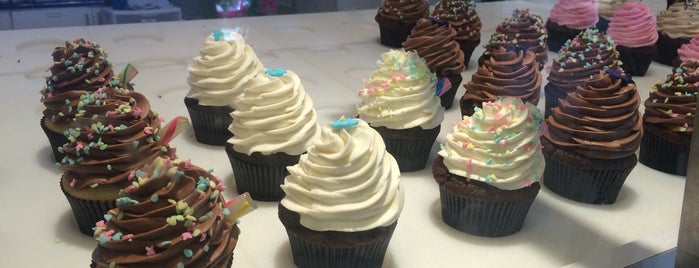 SAS Cupcakes is one of Posti che sono piaciuti a Andrea.
