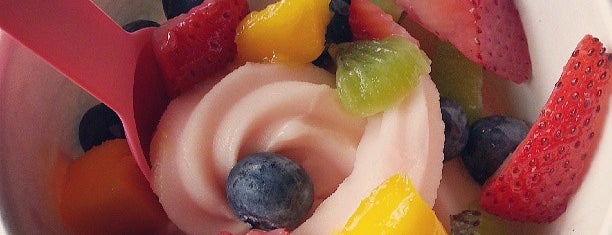 Yogurtland is one of Andresさんのお気に入りスポット.