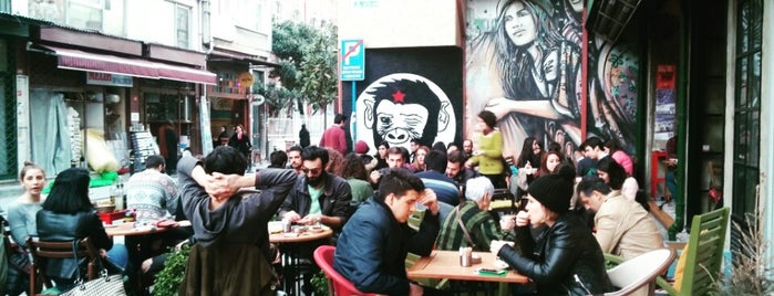 Küff Yeldeğirmeni is one of ☕️ Çay & Kahve & Kafe (İstanbul).