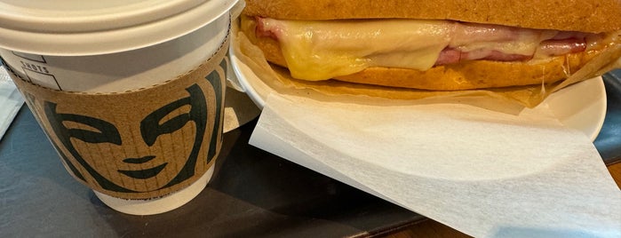 Starbucks is one of 川崎.