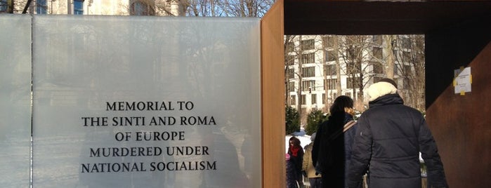 Denkmal für die im Nationalsozialismus ermordeten Sinti und Roma Europas is one of Nazi architecture and World War II in Berlin.