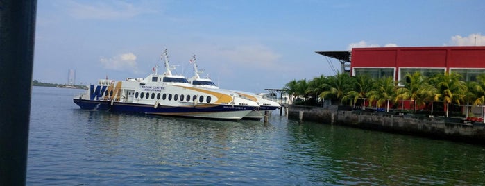 Sekupang International Ferry Terminal is one of Lugares favoritos de Dave.