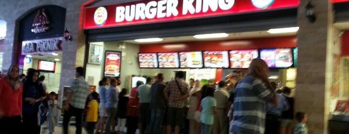 Burger King is one of สถานที่ที่ Özgür ถูกใจ.
