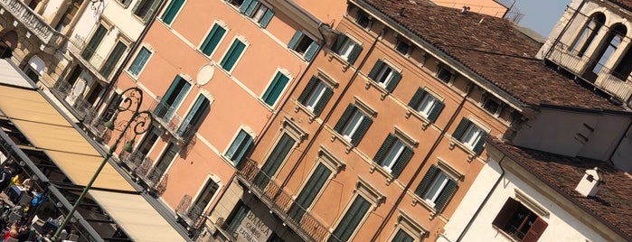 Arena di Verona is one of Tempat yang Disukai Rona..