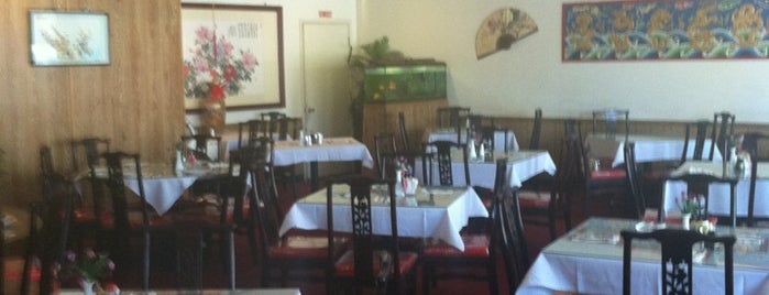 Szechwan Chinese Restaurant is one of Amelia'nın Beğendiği Mekanlar.