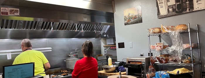 Maggie's Trackside Diner is one of Posti che sono piaciuti a Paula.