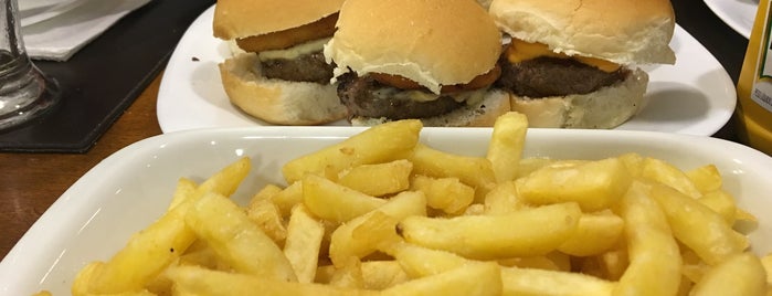 São Dubas Burger & Shake is one of Lieux qui ont plu à Ricardo.