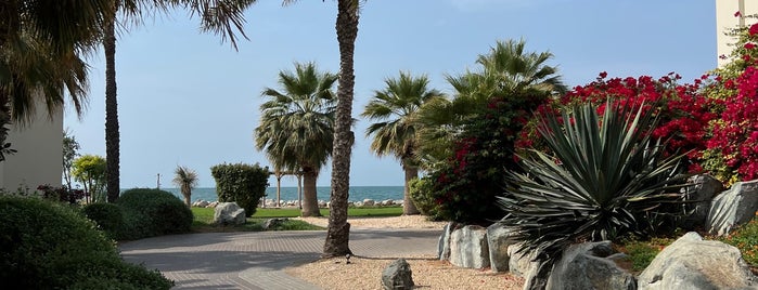Hilton Ras Al Khaimah Beach Resort is one of Lugares favoritos de LF.