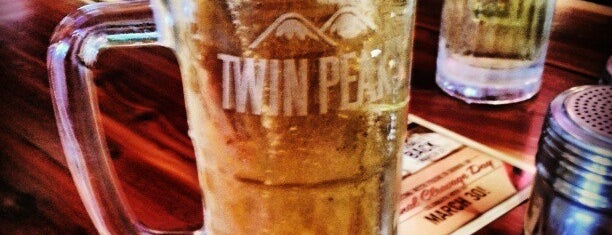 Twin Peaks Restaurant is one of Tempat yang Disukai Tony.