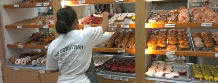 The Donuttery is one of honeywhatscooking.comさんの保存済みスポット.