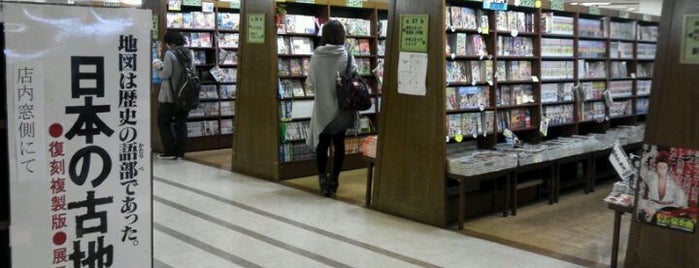 ジュンク堂書店 is one of la_glycineさんのお気に入りスポット.