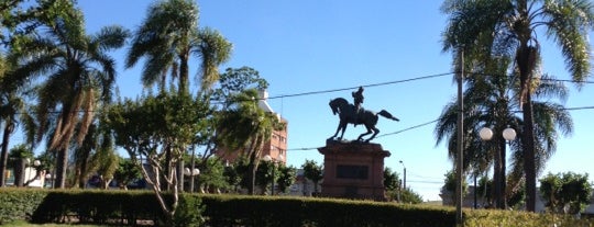 Plaza Lavalleja is one of lugares que frecuento.