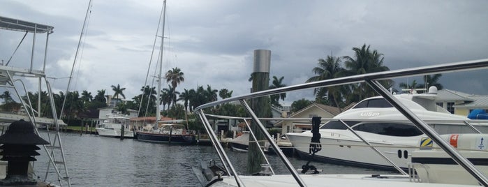 Lauderdale Yacht Club is one of Elizabeth 님이 좋아한 장소.
