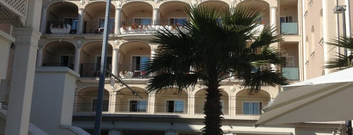 Corallo Hotel Riccione is one of สถานที่ที่ jordaneil ถูกใจ.