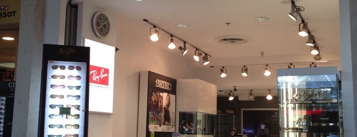 Halifax Watch & Sunglass Boutique is one of Sarah'ın Beğendiği Mekanlar.