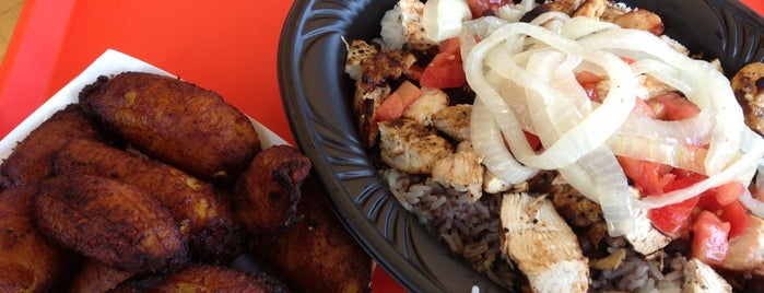 Pollo Tropical is one of Locais curtidos por Tori.