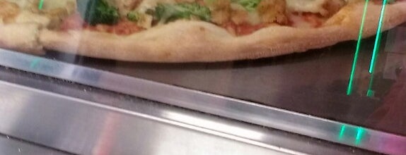 Sal's Pizza is one of Posti che sono piaciuti a Lulu.
