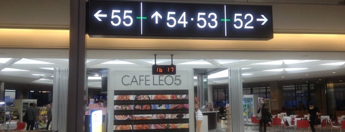 Cafe Leo 5 is one of Lugares favoritos de João.
