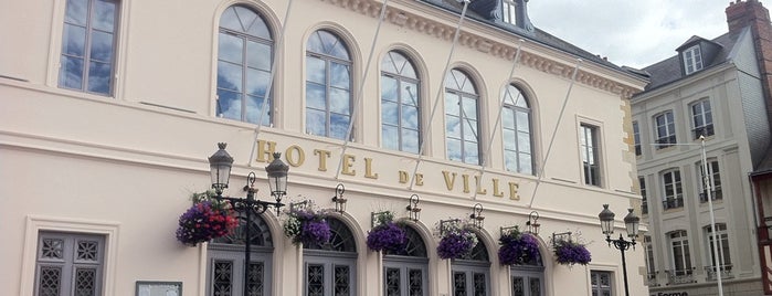 Hôtel de Ville de Honfleur is one of Normandie & Seine.