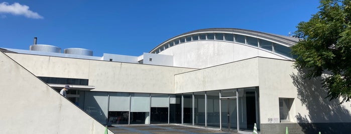 中津市立 小幡記念図書館 is one of 槇文彦の建築 / List of Fumihiko Maki buildings.