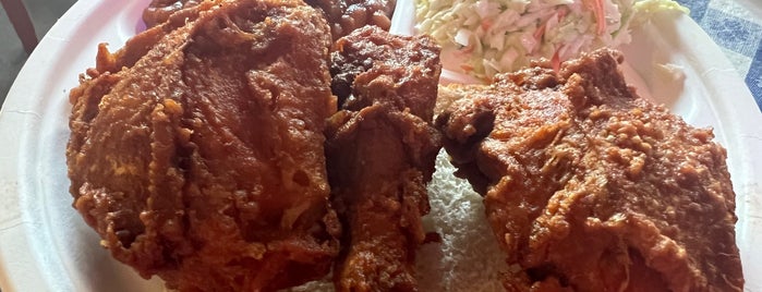 Gus’s World Famous Fried Chicken is one of Tempat yang Disukai Ali.