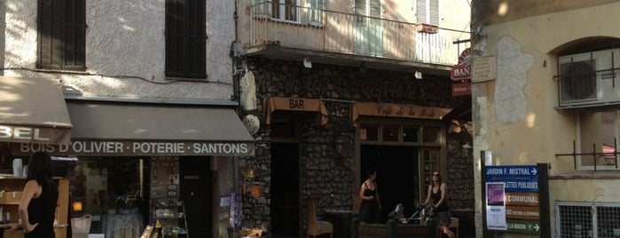 Café de la Poste is one of Tempat yang Disukai Bernard.