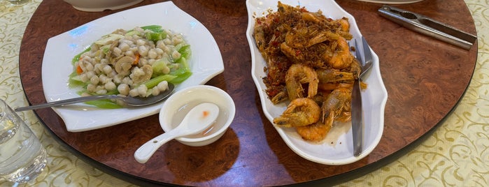 Golden Fortune Seafood Restaurant is one of Food in Manila.
