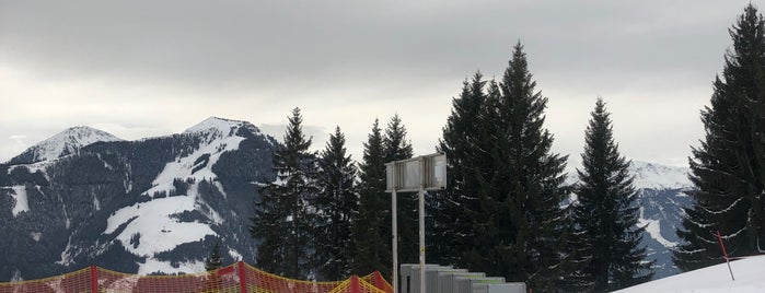Zinsberbahn 1300m is one of Skiwelt Lifts.