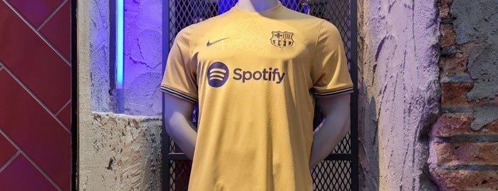 FC Barcelona Official Store is one of Elise'nin Beğendiği Mekanlar.