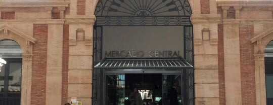 Mercado Central de Almería is one of Tempat yang Disukai Angel.