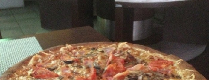 Verona Pizza is one of Locais curtidos por Nicholas.