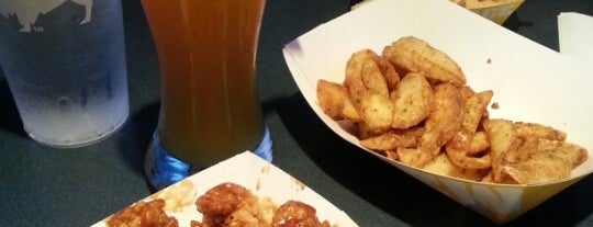 Buffalo Wild Wings is one of Rodneyさんの保存済みスポット.