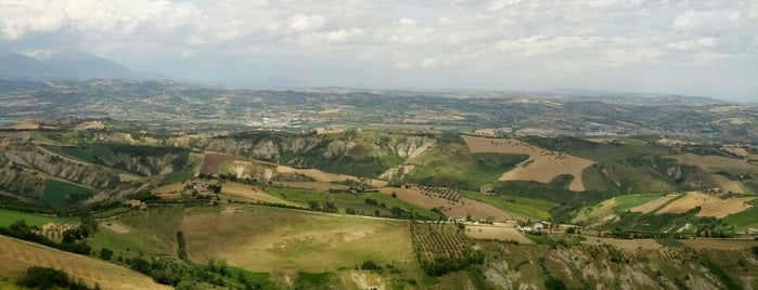 Belvedere Di Atri is one of Posti che sono piaciuti a Anastasia.