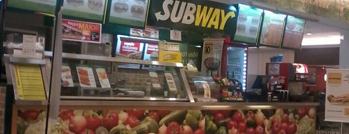Subway is one of Lugares.