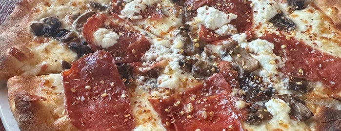 Luigi's Coal Oven Pizza is one of Fort Lauderdale onde comer.