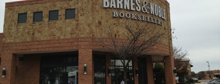 Barnes & Noble is one of Lieux sauvegardés par Elizabeth.
