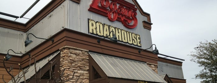 Logan's Roadhouse is one of Orte, die Monique gefallen.