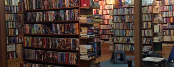 Q8 Bookstore is one of Lugares guardados de A.