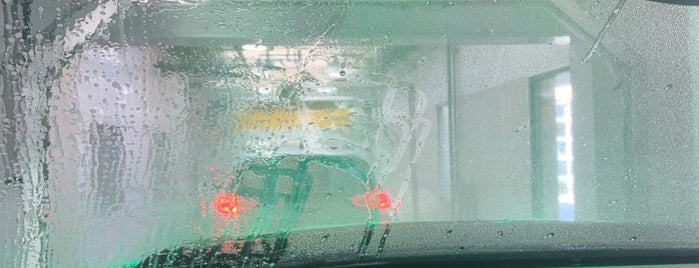PDQ Car Wash is one of Kirkさんのお気に入りスポット.