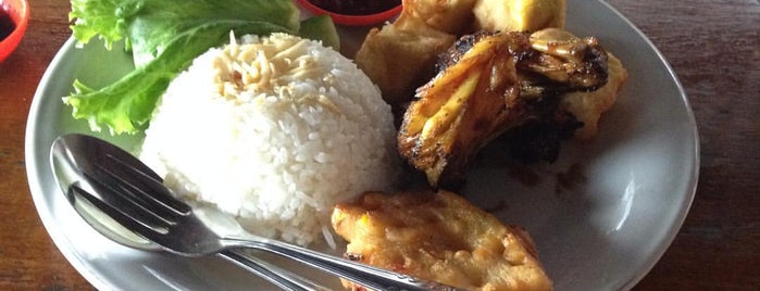 Daun Pisang is one of Guide to Bandung's best spots.