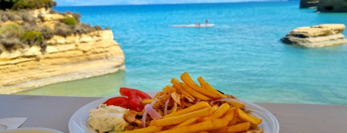 Aquarius Taverna is one of Carlo'nun Beğendiği Mekanlar.