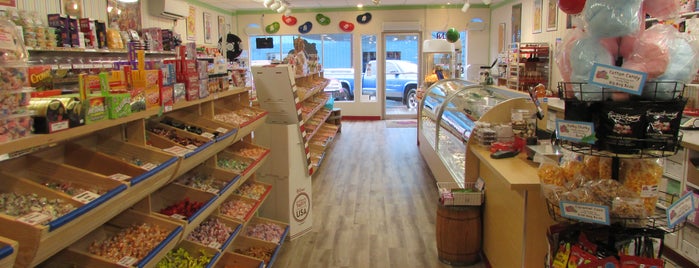 2 Kids Candy Store is one of Tempat yang Disukai Jason.