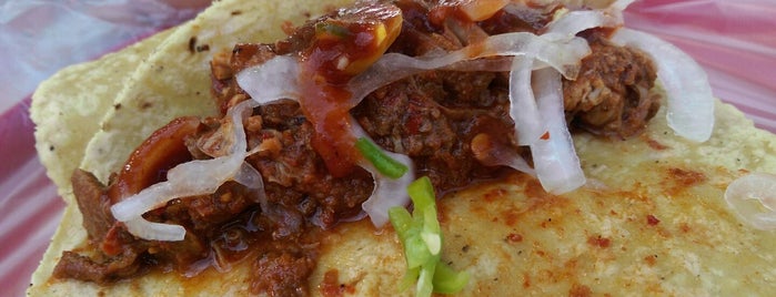 Tacos De Mixiote is one of Lugares favoritos de gil.
