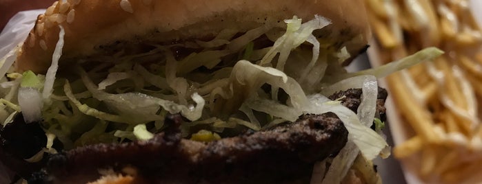 Hamburguesas iCarbón is one of Lauraさんのお気に入りスポット.