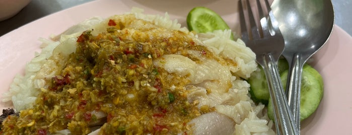 ข้าวมันไก่เจ๊โบว์ is one of And Bangkok.