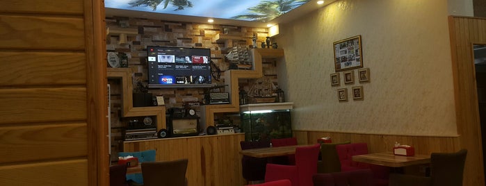 Pelikan Pastanesi&Waffle is one of สถานที่ที่ Mustafa ถูกใจ.