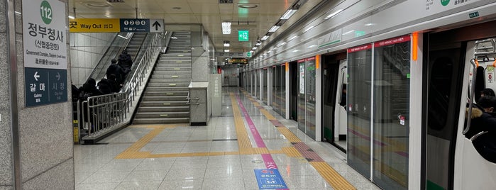 정부청사역 is one of Daejon Subway.