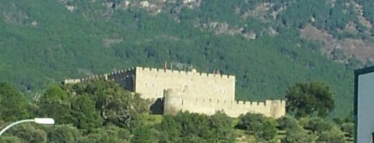 Castillo de la Adrada is one of Castillos y fortalezas de España.