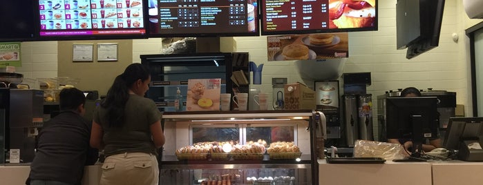Dunkin' Donuts - Pasaje Rubio is one of Tempat yang Disukai Luis Arturo.